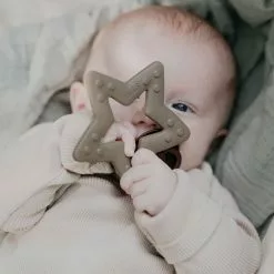 Bibs Massaggiagengive Baby Bitie Star Per Neonato 2-10mesi - Stella 9 Bibs Massaggiagengive Baby Bitie Star Per Neonato 2-10mesi - Stella -Negozio al dettaglio CYBEX GOLD 0094270 bibs massaggiagengive baby bitie star per neonato 2 10mesi stella