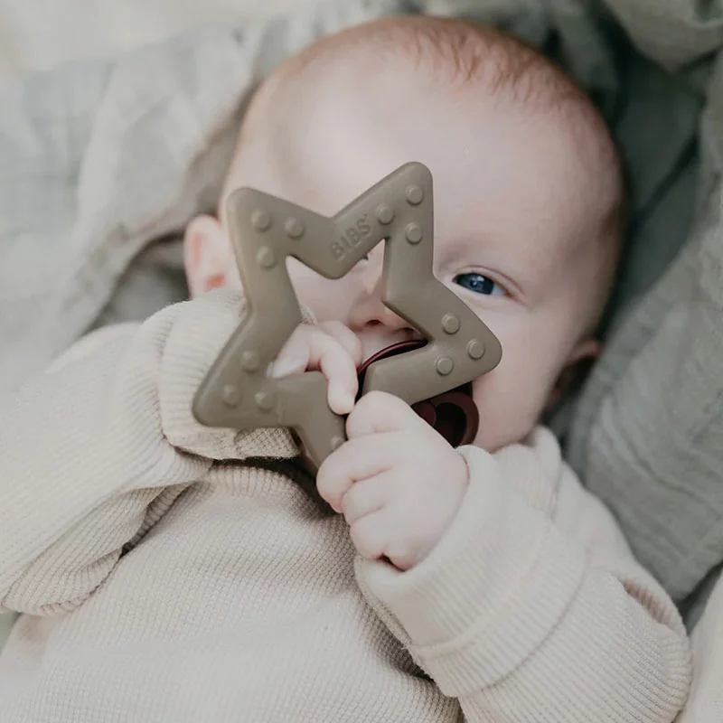 Bibs Massaggiagengive Baby Bitie Star Per Neonato 2-10mesi - Stella 6 Bibs Massaggiagengive Baby Bitie Star Per Neonato 2-10mesi - Stella - immagine 4